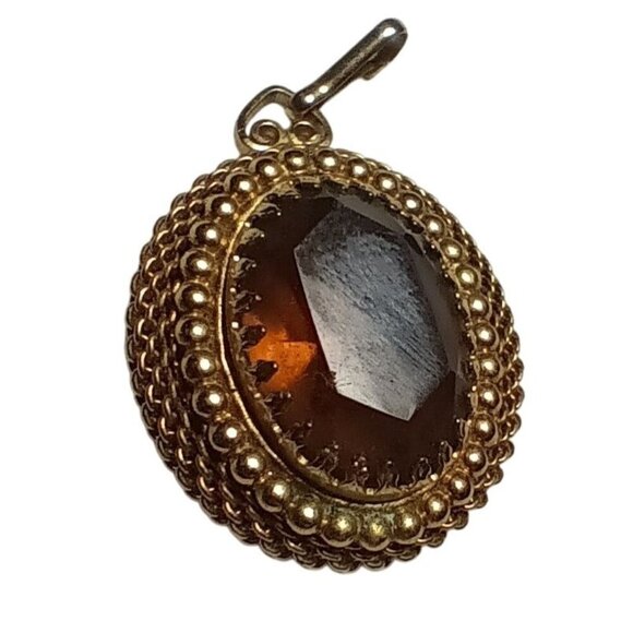 VINTAGE 1.25" GOLDTONE ORNATE AMBER TONE GLASS CHARM/PENDANT - Picture 1 of 5